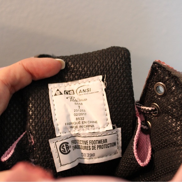 Size 7 pink women’s steel toed boots, never worn - Picture 3 of 3